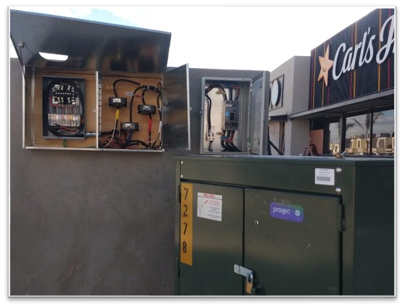 Instalación de subestación trifásica y tablero de distribución en Carl´s Jr. en sucursal Soledad, San Luis Potosí